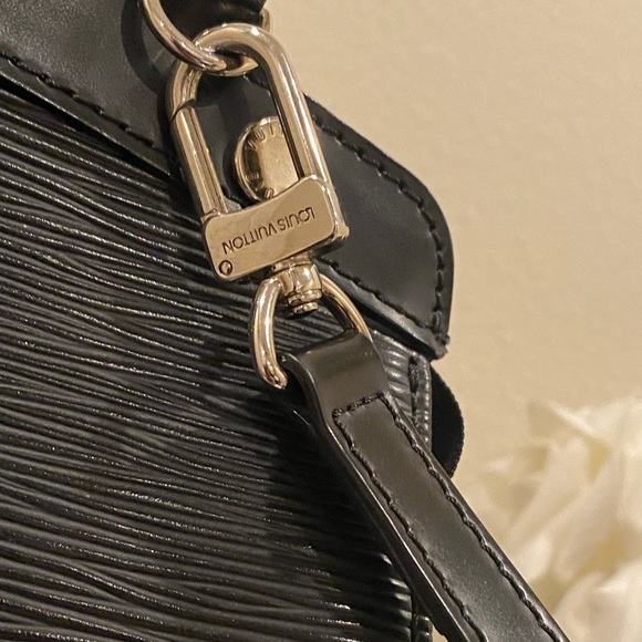 Louis Vuitton LV BREA GM EPI LEATHER HANDBAG - Picture 7 of 11